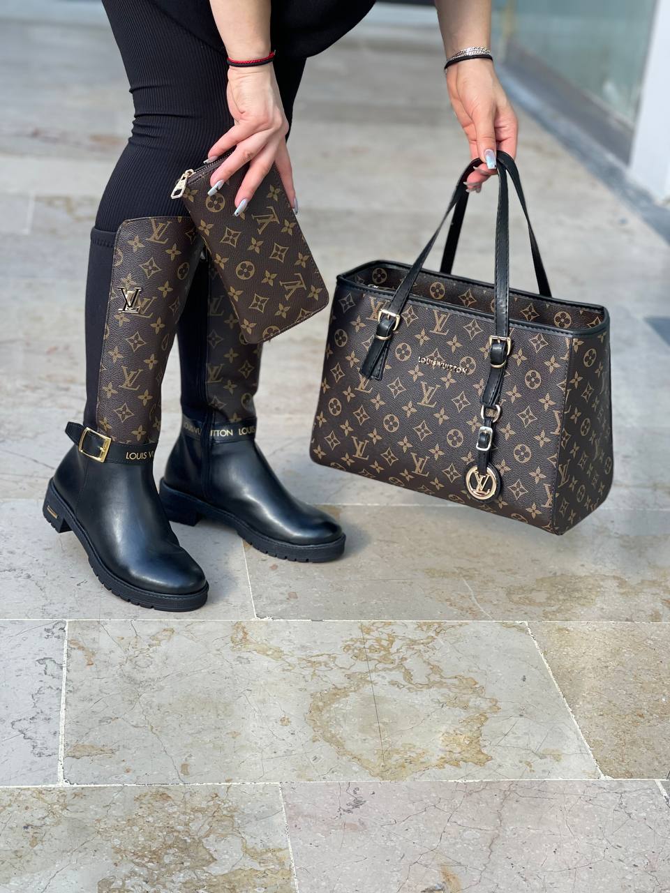 LV short black boot set