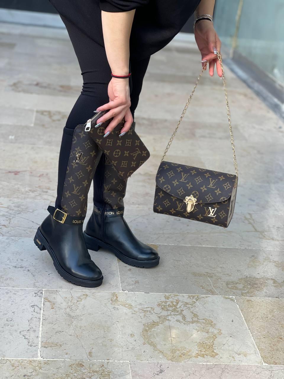 LV short black boot set