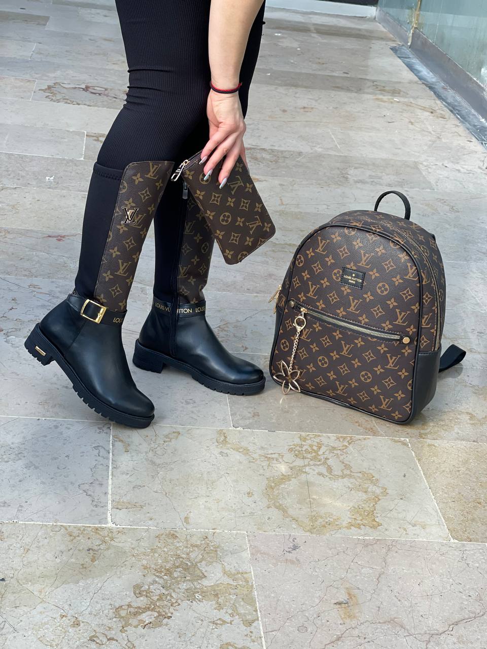 LV short black boot set