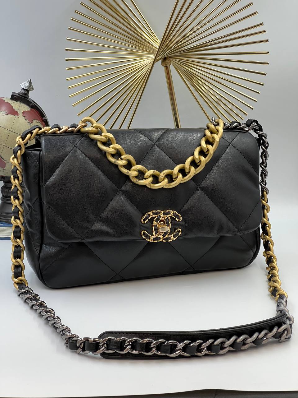 CHANEL19 BAG