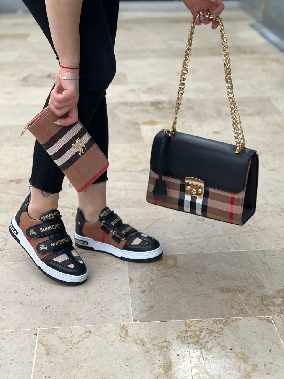 Burbary top slit sneaker bag set