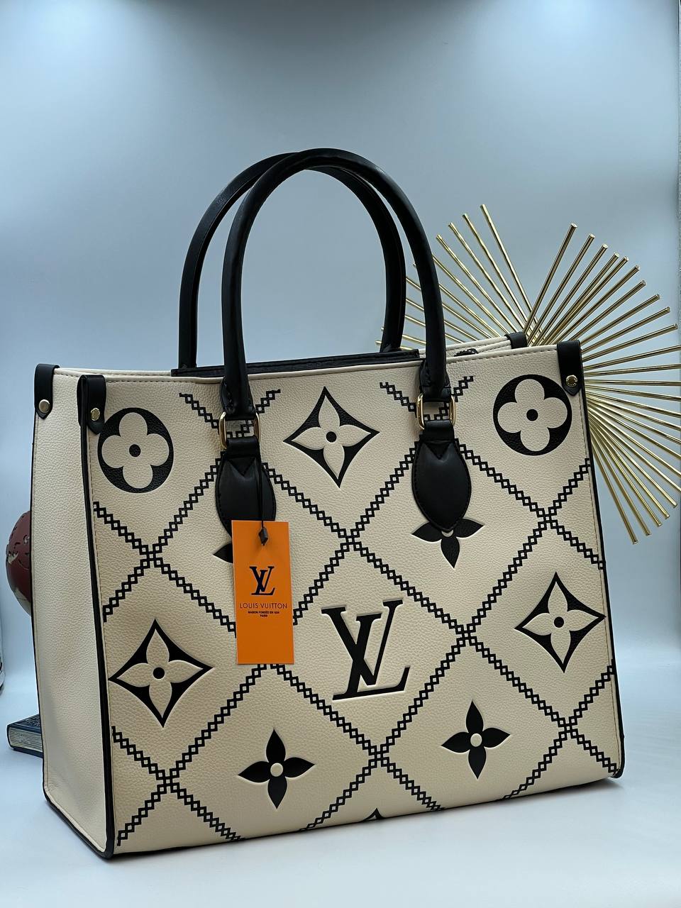 LV ONTHEGO MODEL