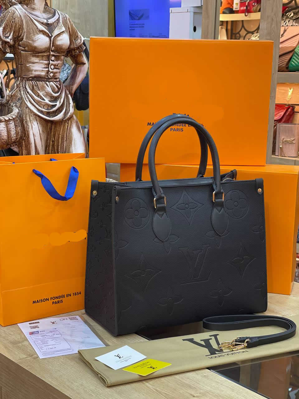 LV ONTHEGO HANDBAG