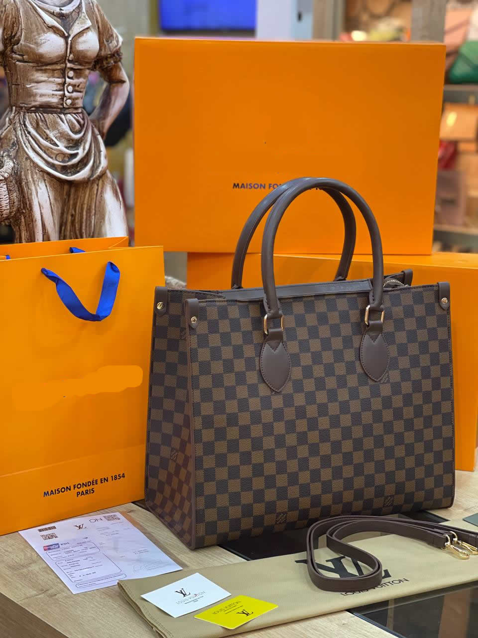 LV ONTHEGO HANDBAG