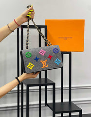 Bag with colored icon on LV