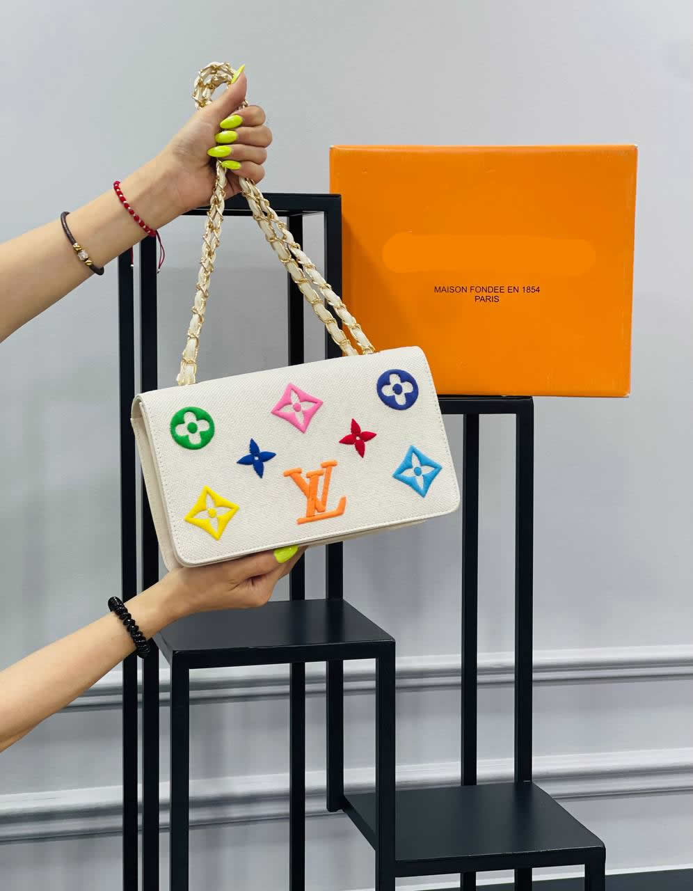 Bag with colored icon on LV