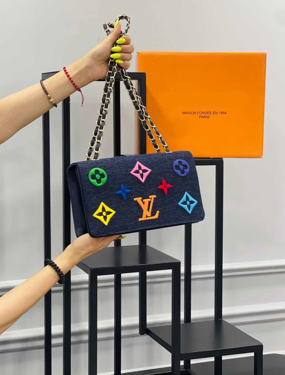 Bag with colored icon on LV