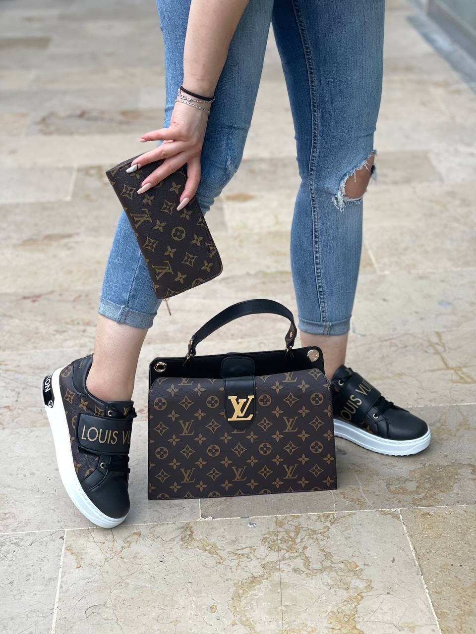 LV band sneaker bag set