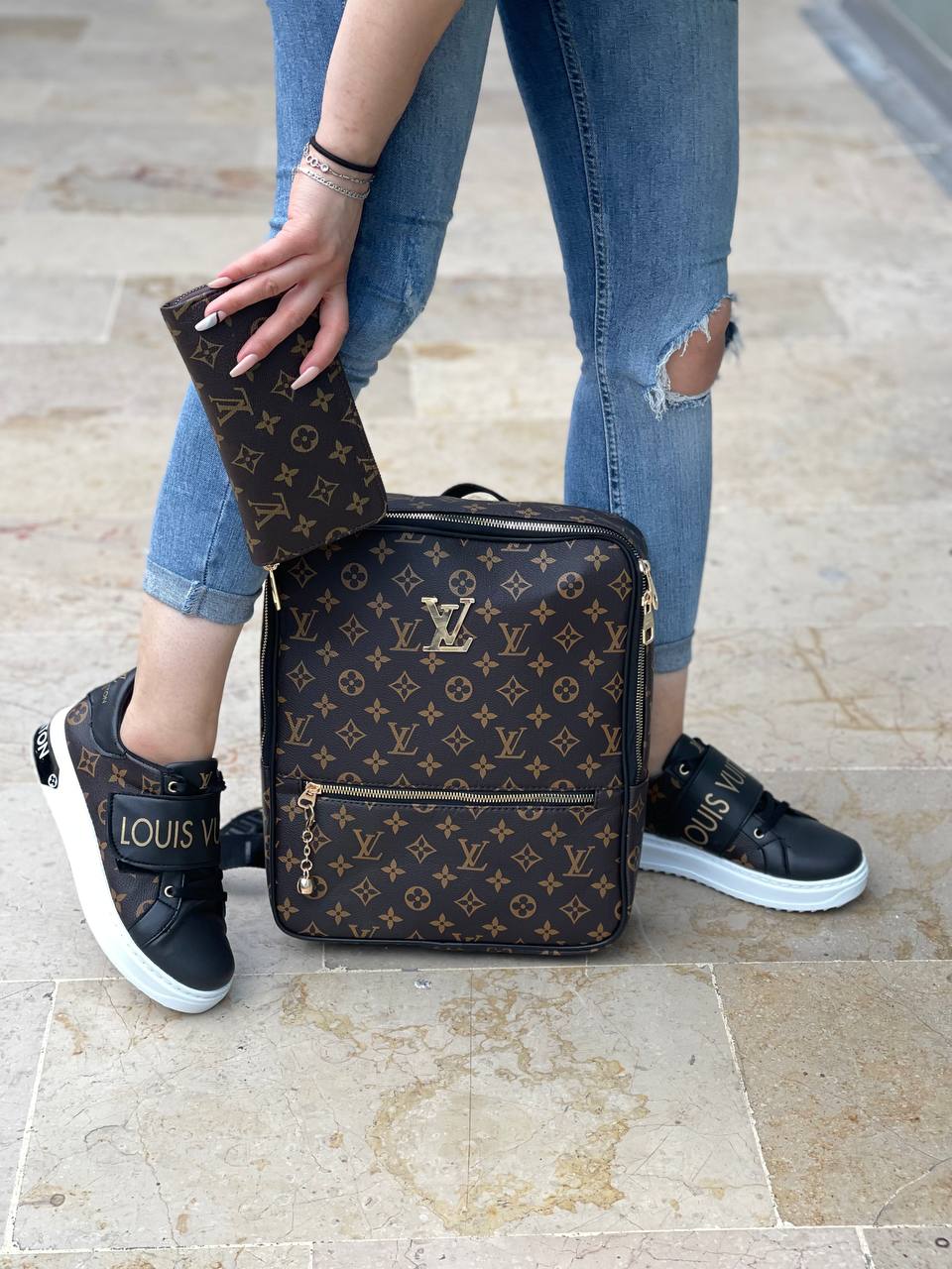 LV band sneaker bag set